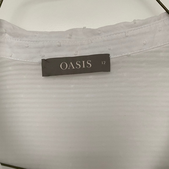 Oasis Donny Spotted Textured Button Down Top 🤍 - Picture 7 of 9